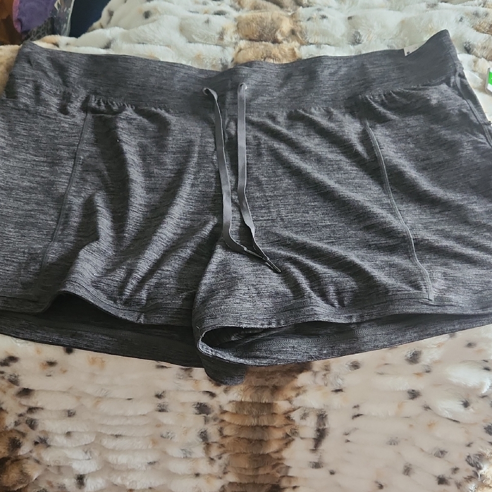 BNWT GAIAM Dark Gray Heather Athletic Lounge Shorts with Drawstring And Pockets
